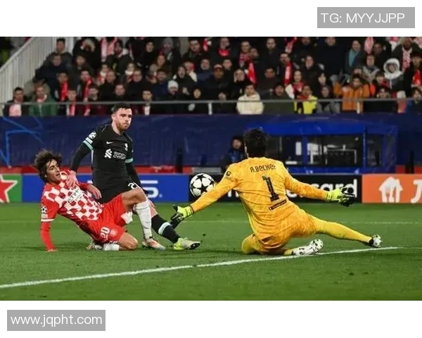 罗伯逊在欧冠赛场大放异彩助球队晋级展现非凡实力与领导力 罗伯逊在欧冠赛场大放异彩助球队晋级展现非凡实力与领导力