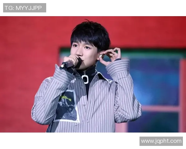 蒋圣龙的成长之路:从青涩少年到足球场上的闪耀明星 蒋圣龙的成长之路:从青涩少年到足球场上的闪耀明星