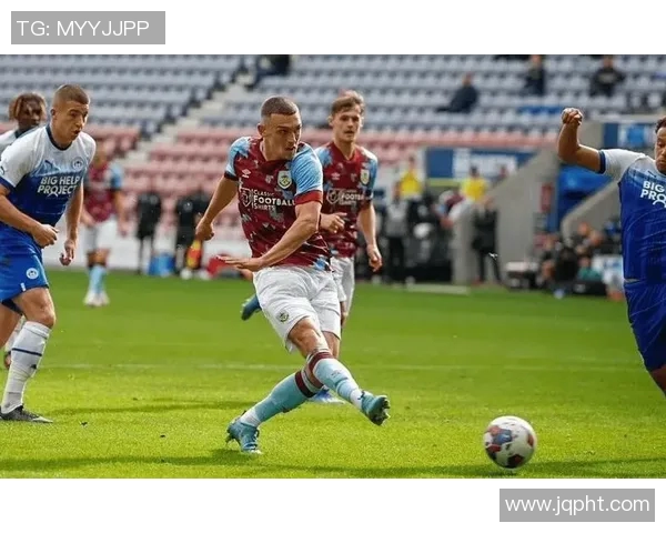 汉堡大胜霍芬海姆,积分榜上升至前列 汉堡大胜霍芬海姆,积分榜上升至前列